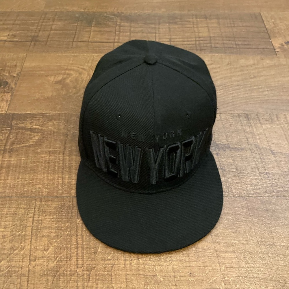 T & T Black New York New York Embroidered Flat Bill Snapback Hat Unisex